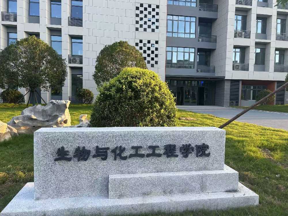 马山县扬州职业大学体育场高杆灯项目